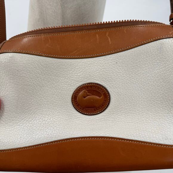 Vintage Dooney and Bourke white and brown leather crossbody bag - Picture 15 of 15